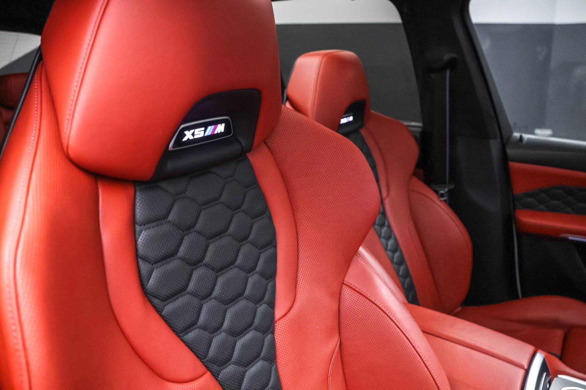 Used 2020 BMW X5 M Competition w/ Executive Package image 38