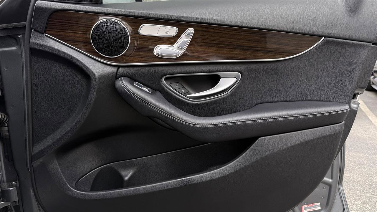 Used 2018 Mercedes-Benz C 300 Sedan image 36