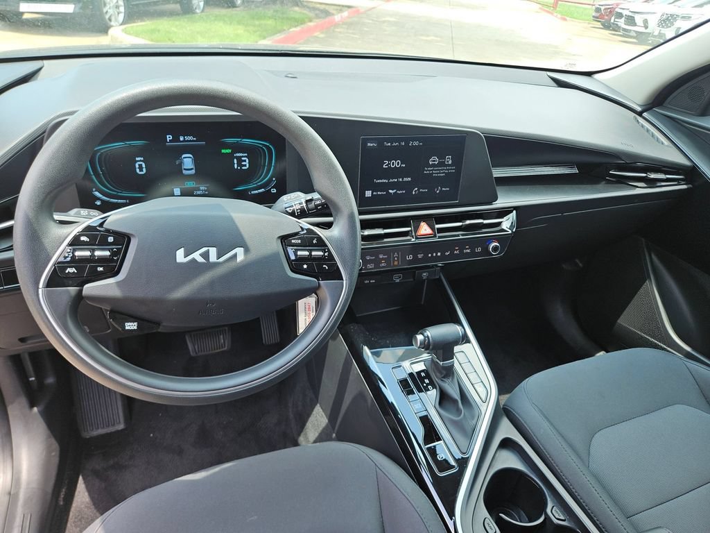 Used 2025 Kia Niro LX FWD image 16