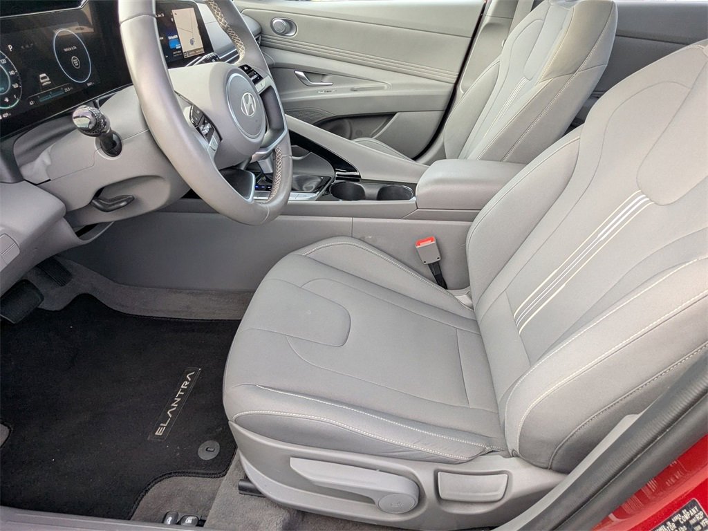 Certified 2024 Hyundai Elantra SEL w/ Convenience Package image 16