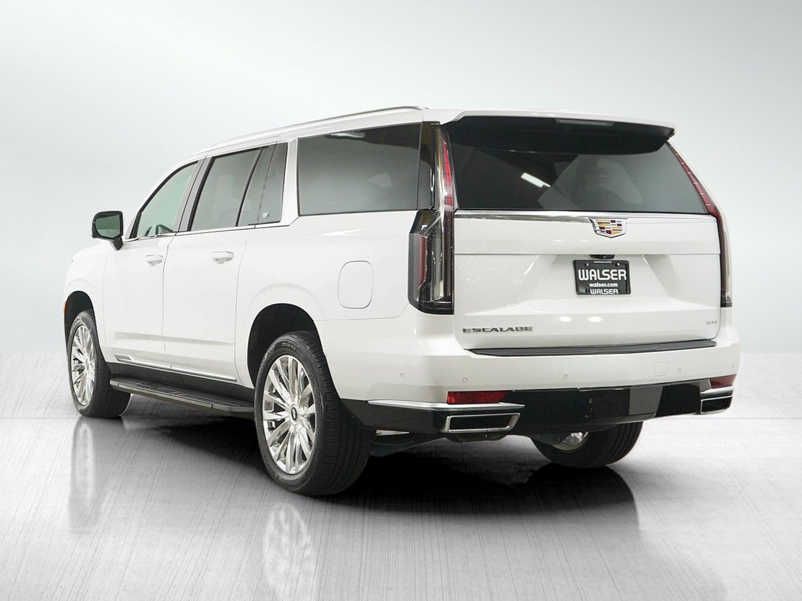 Used 2024 Cadillac Escalade ESV Premium Luxury w/ Performance Package AWD/4WD image 3