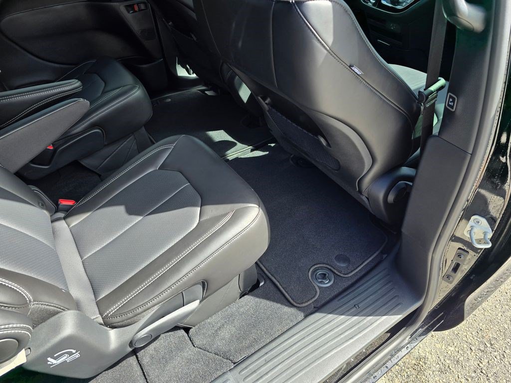 New 2026 Chrysler Voyager LX FWD image 31