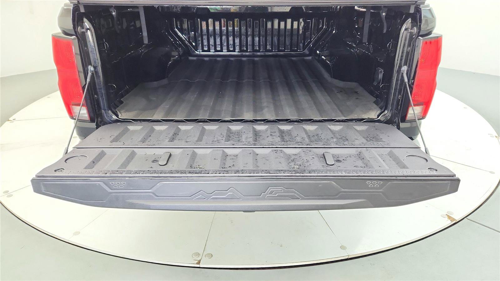 Used 2024 Chevrolet Colorado Z71 w/ Z71 Convenience Package 2 image 32