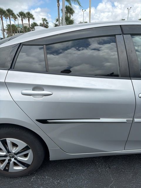 Used 2016 Toyota Prius Four FWD image 5