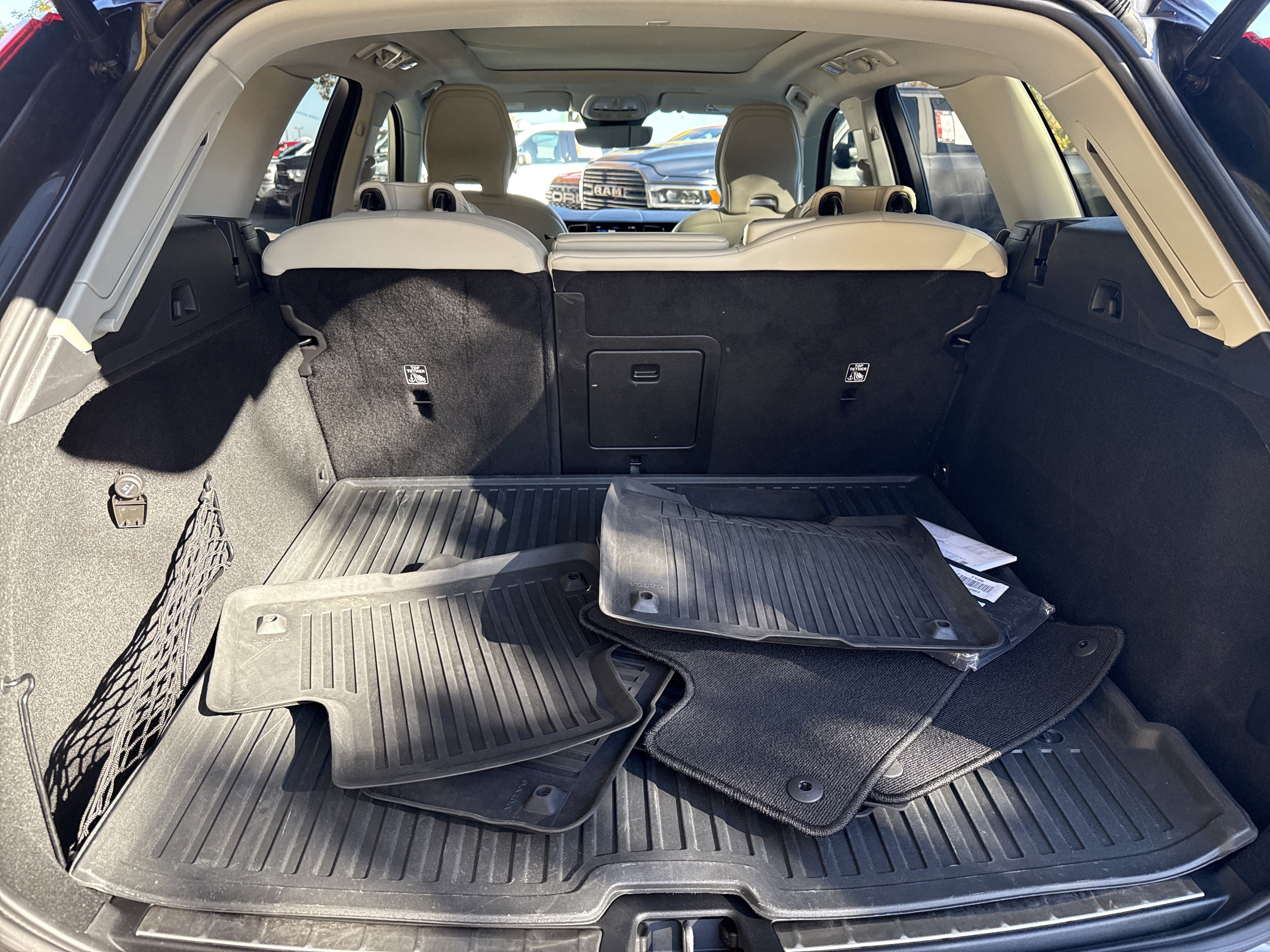 Used 2023 Volvo XC60 B5 Ultimate w/ Climate Package image 18