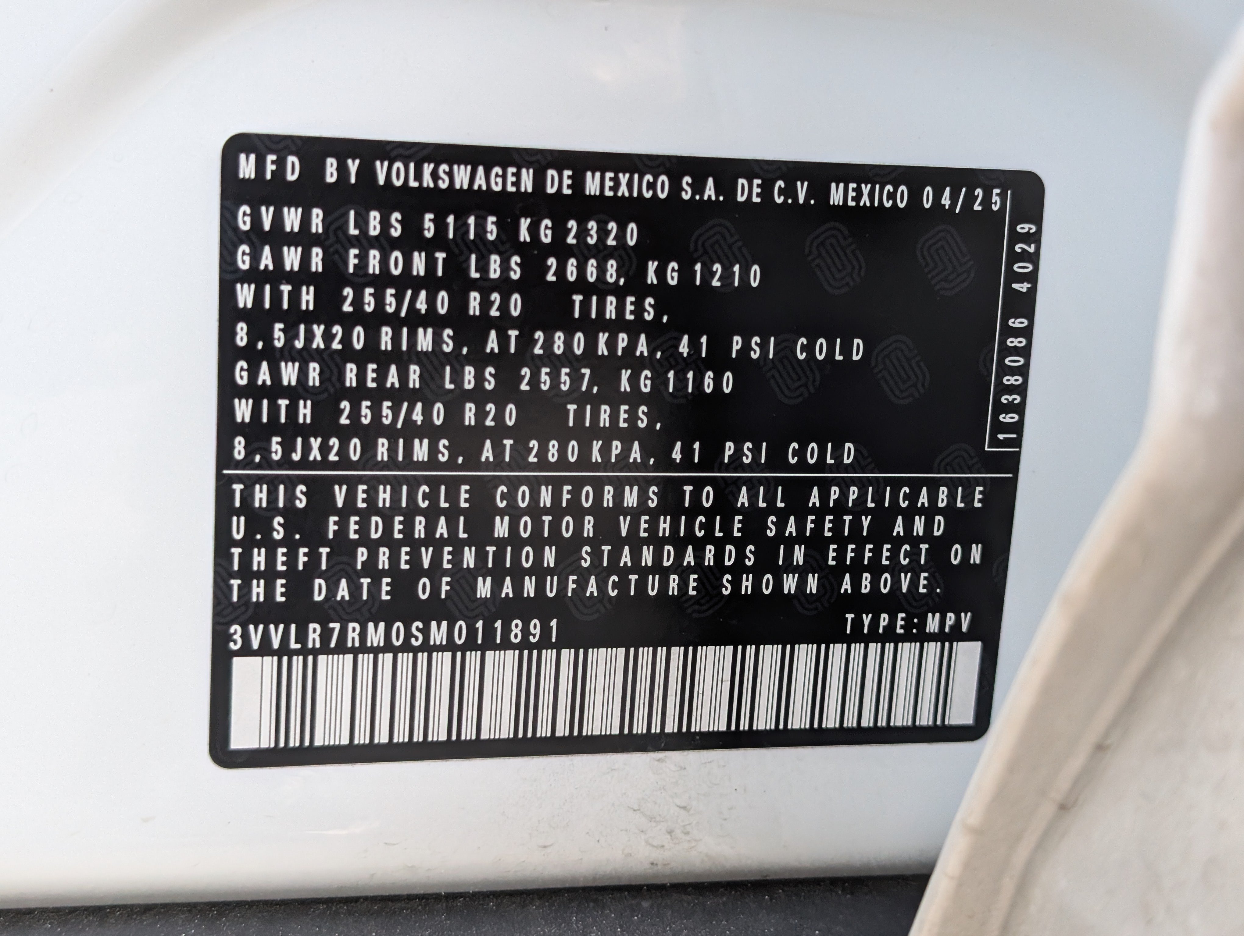 Used 2025 Volkswagen Tiguan SEL R-Line AWD/4WD image 41