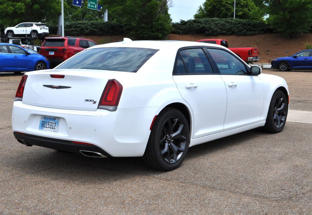 Used 2023 Chrysler 300 S w/ Comfort Group RWD image 26