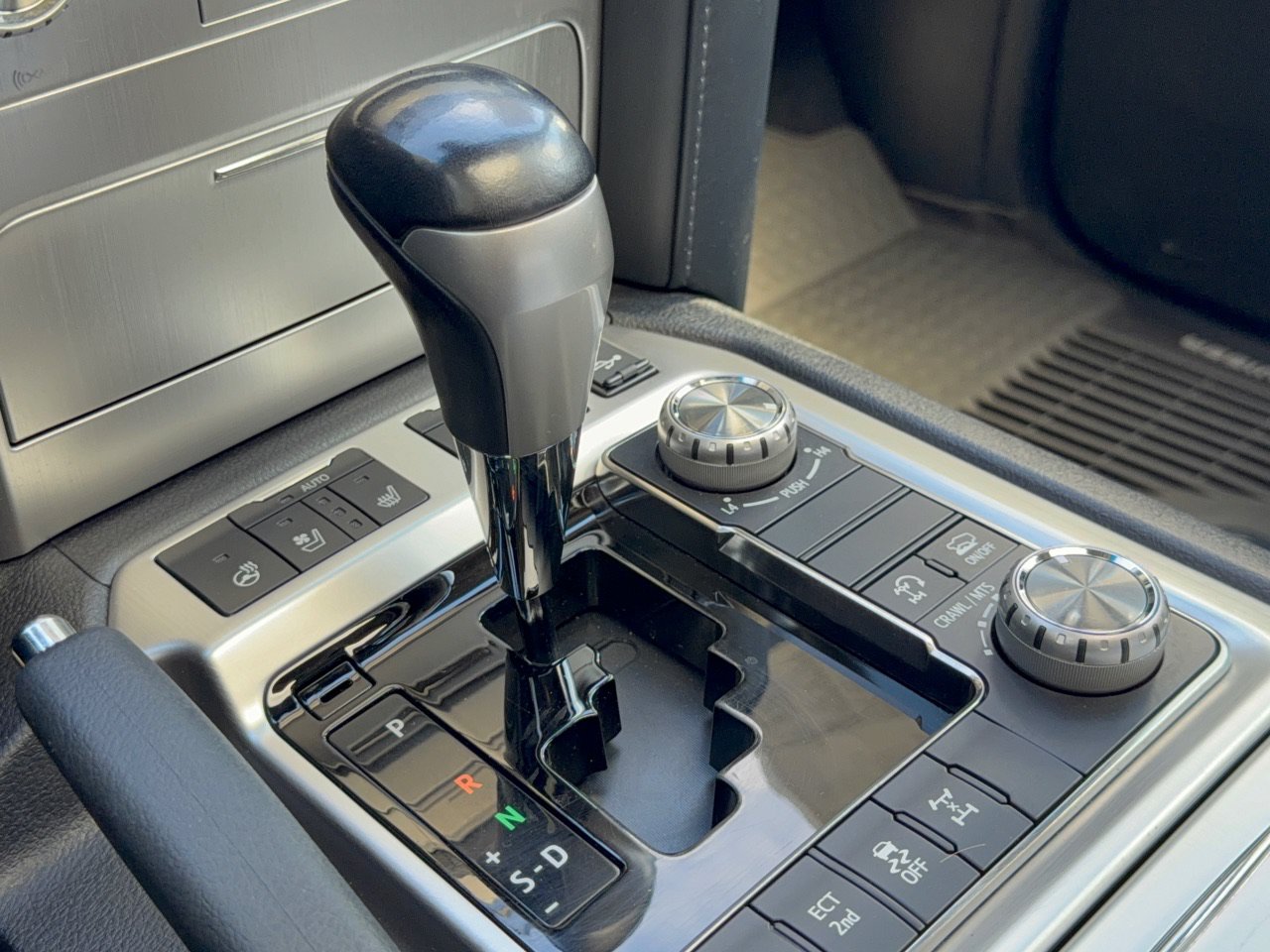 Used 2018 Toyota Land Cruiser AWD/4WD image 21