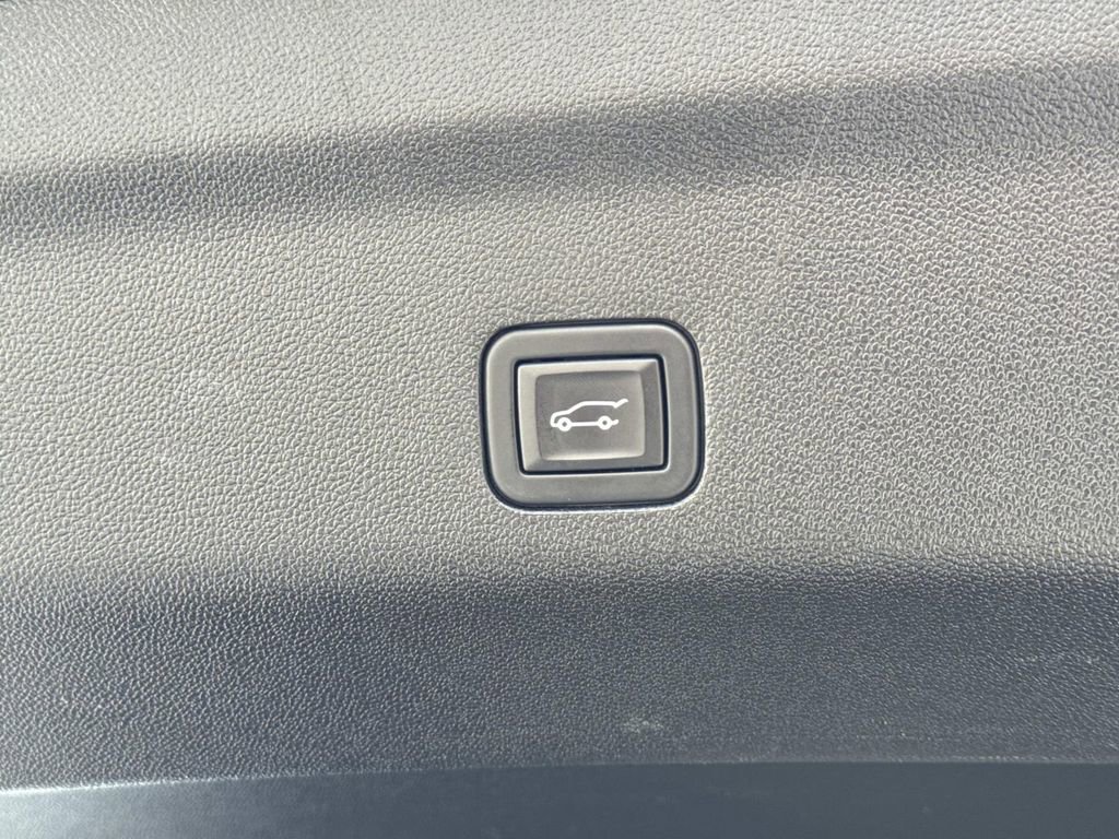 Used 2024 Chevrolet Tahoe Premier RWD image 13