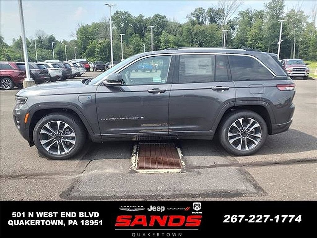 New 2023 Jeep Grand Cherokee Overland w/ Luxury Tech Group IV AWD/4WD image 7