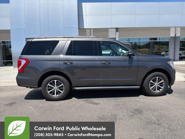 Used 2018 Ford Expedition XLT w/ Equipment Group 201A AWD/4WD image 3