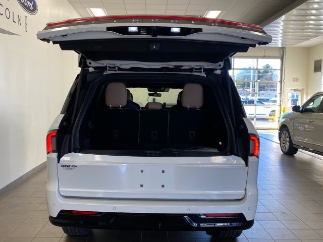 New 2025 Lincoln Navigator Black Label AWD/4WD image 7