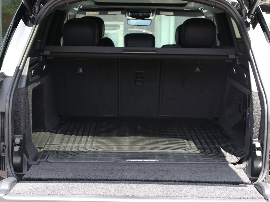 Used 2025 Land Rover Range Rover SE AWD/4WD image 9