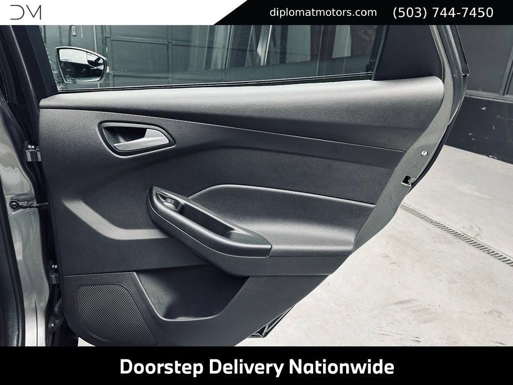 Used 2014 Ford Focus SE w/ SE Winter Package FWD image 26
