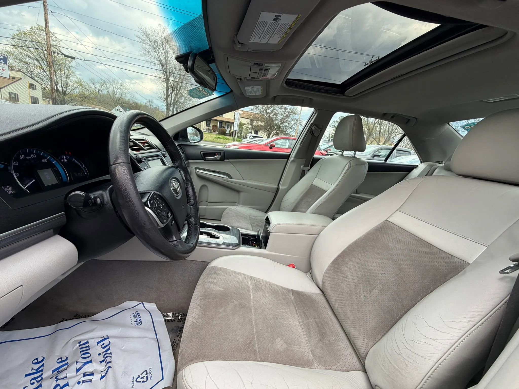 Used 2012 Toyota Camry XLE w/ Leather Pkg FWD image 8