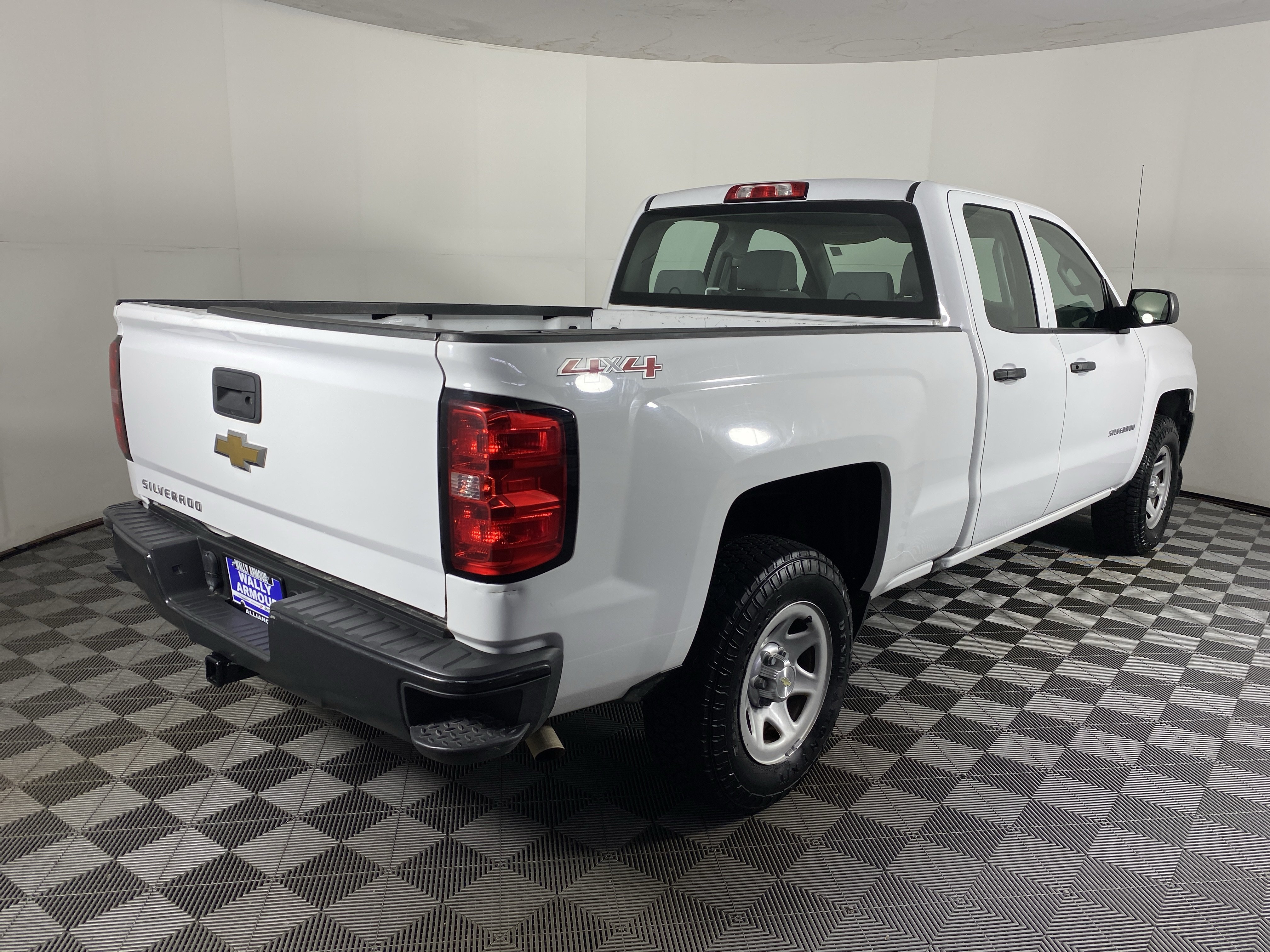 Used 2017 Chevrolet Silverado 1500 W/T w/ Trailering Package AWD/4WD image 5