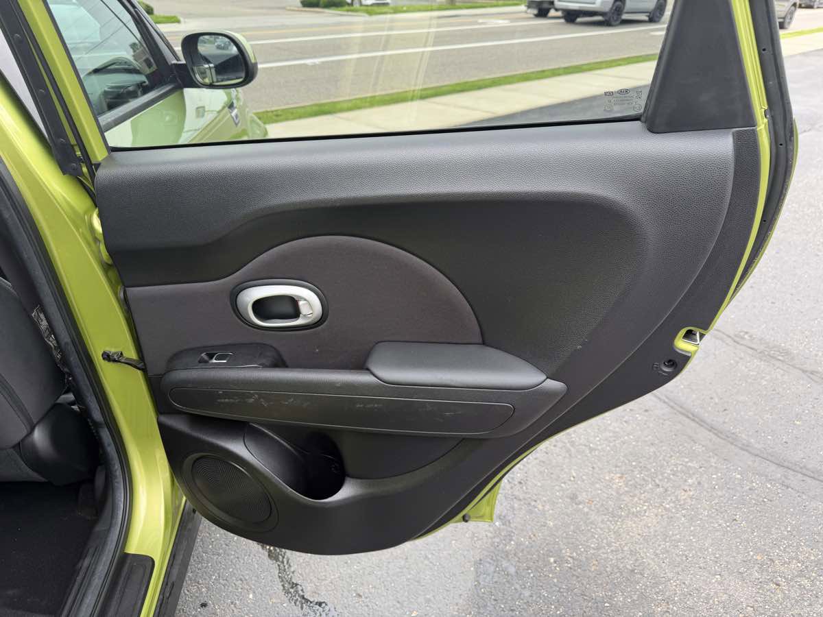 Used 2018 Kia Soul FWD image 18