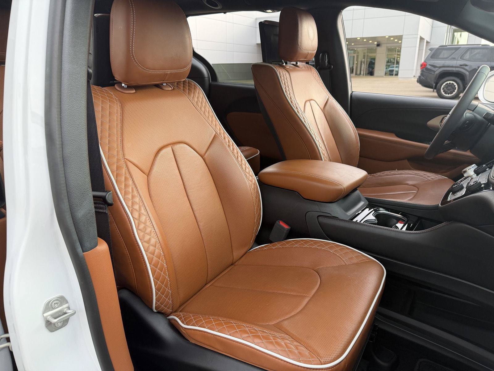 Certified 2024 Chrysler Pacifica Pinnacle AWD/4WD image 21