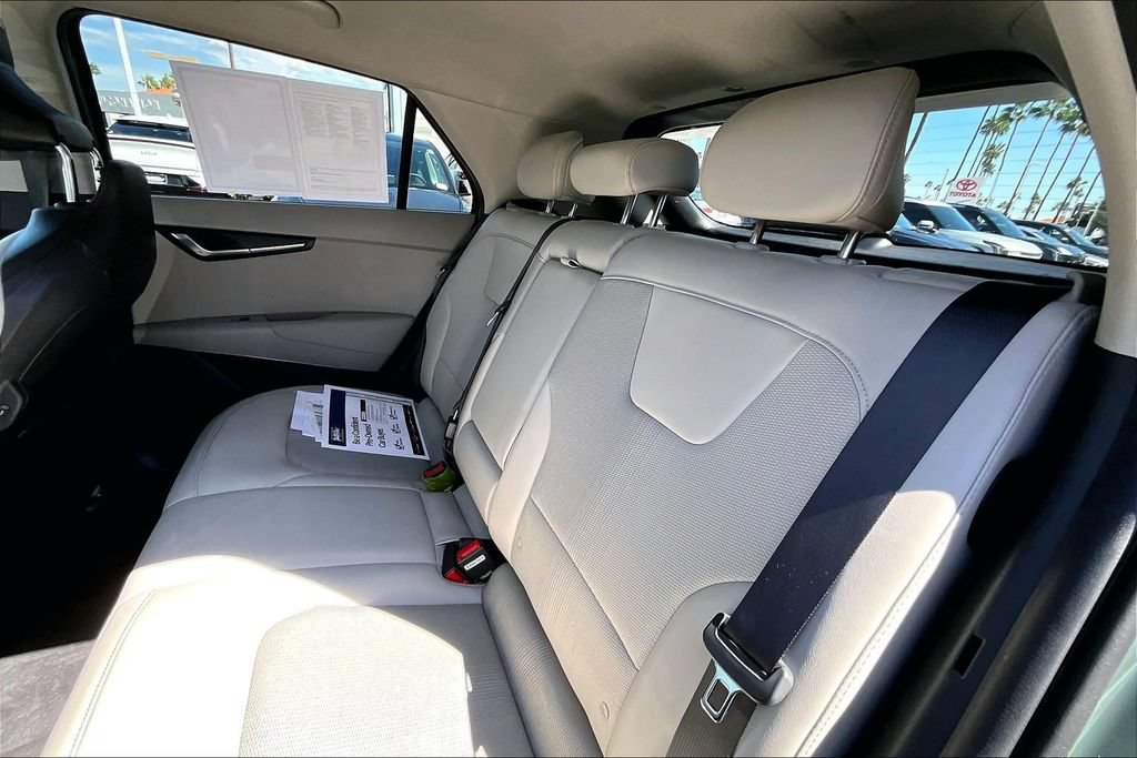 Used 2023 Kia Niro Wind FWD image 17