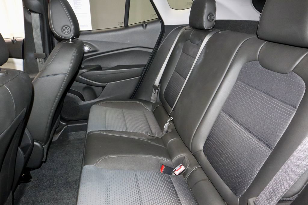 Used 2025 Chevrolet Trax LT w/ LT Convenience Package image 21