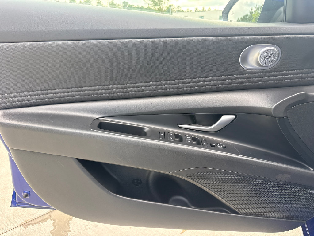 Used 2024 Hyundai Elantra Limited FWD image 13