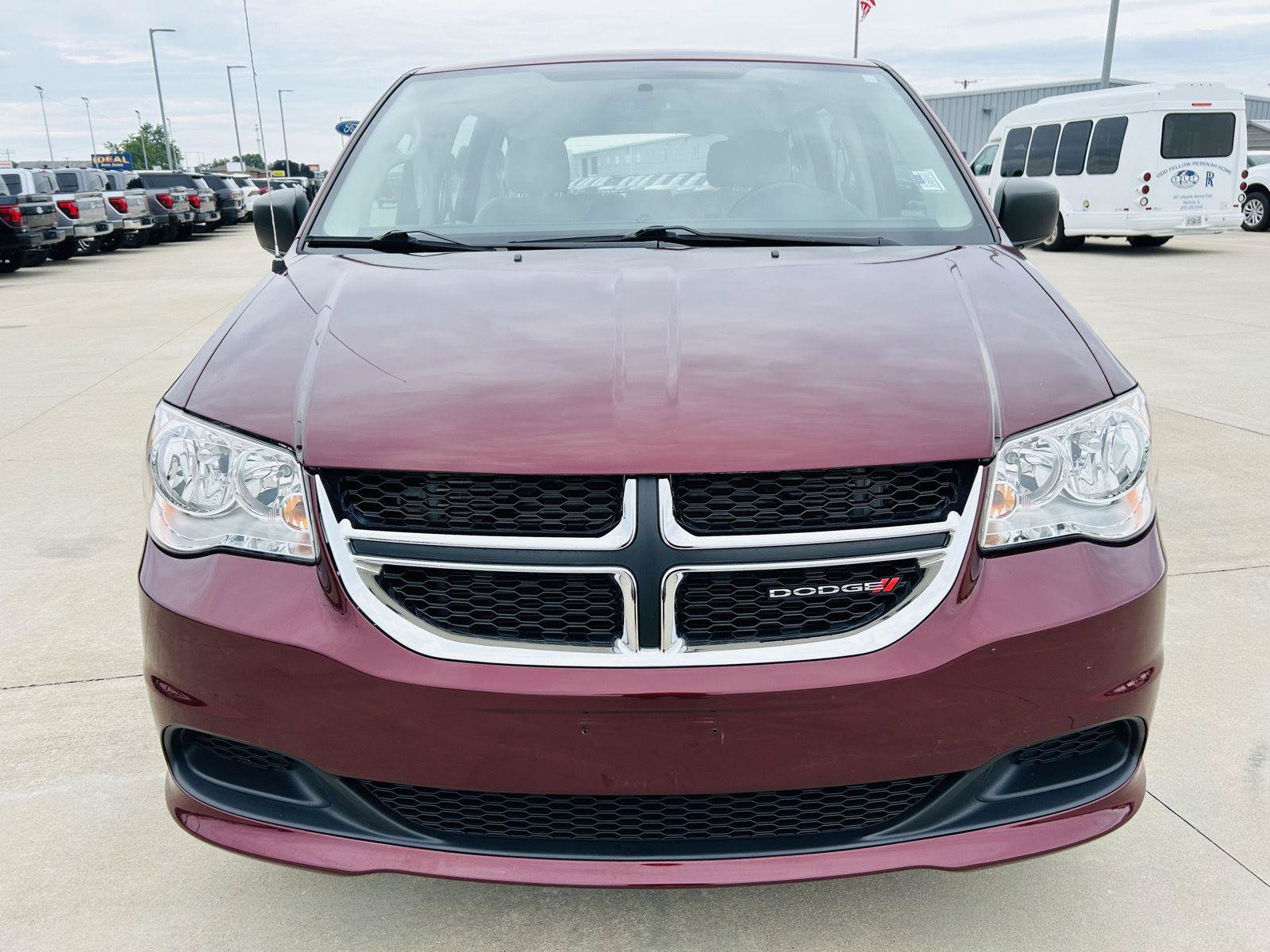 Used 2016 Dodge Grand Caravan American Value Package w/ UConnect Hands-Free Group FWD image 25