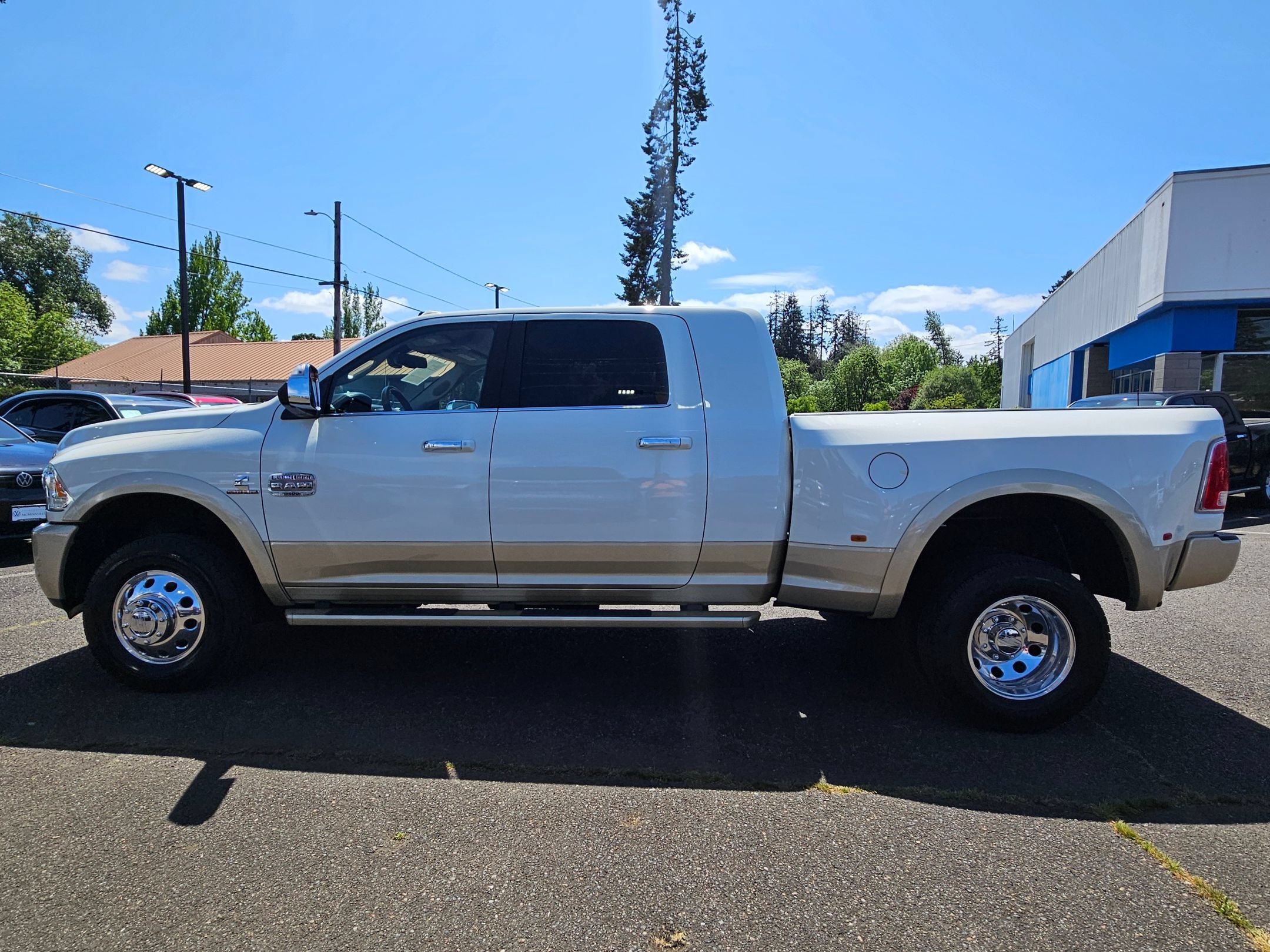 Used 2017 RAM 3500 Laramie Longhorn AWD/4WD image 2