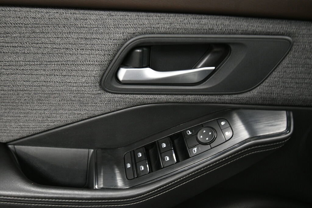 Used 2021 Nissan Rogue SV image 12