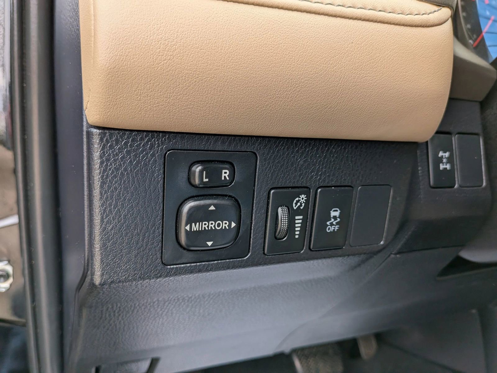 Used 2015 Toyota RAV4 XLE AWD/4WD image 41