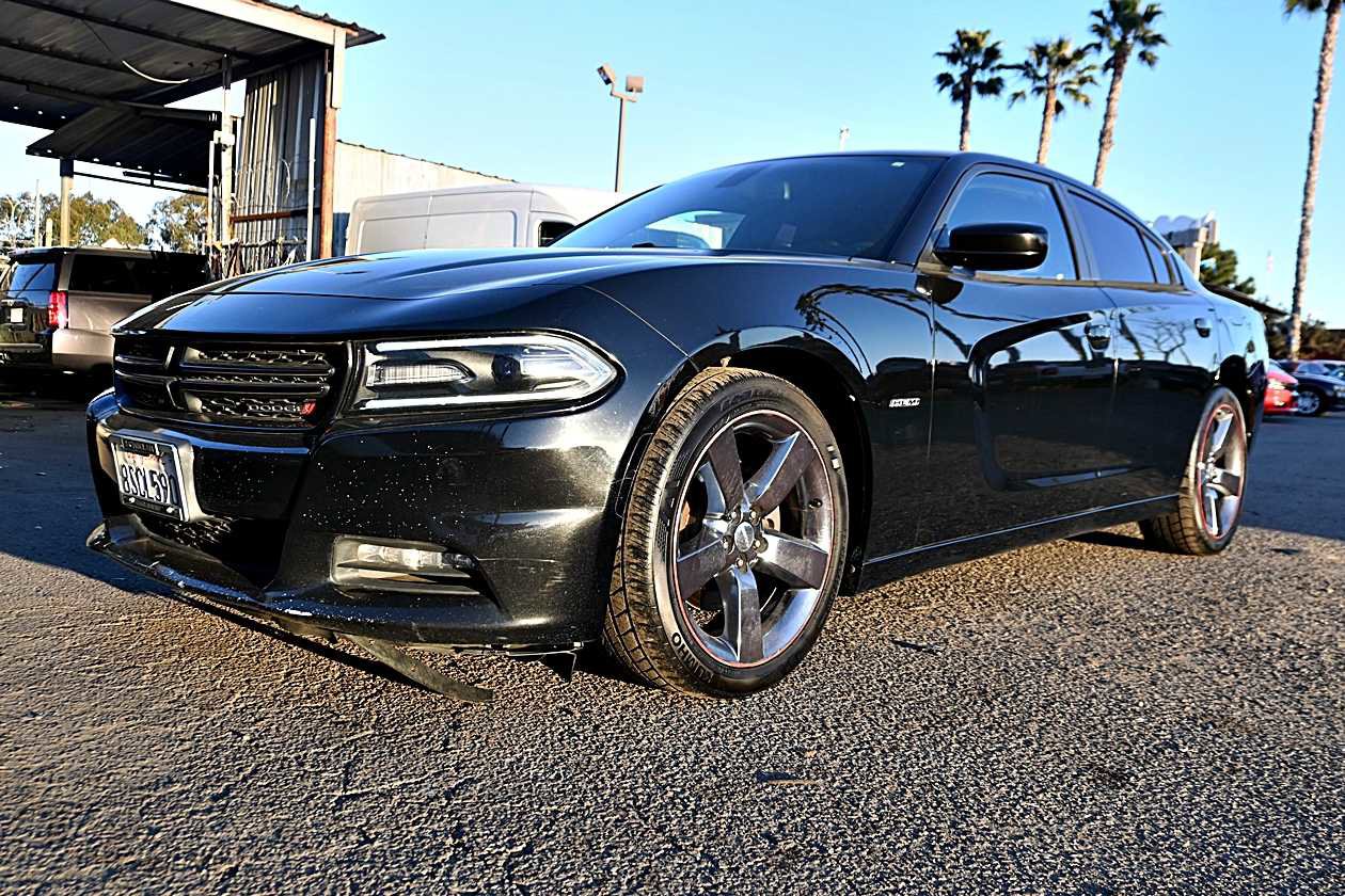 Used 2017 Dodge Charger R/T image 1