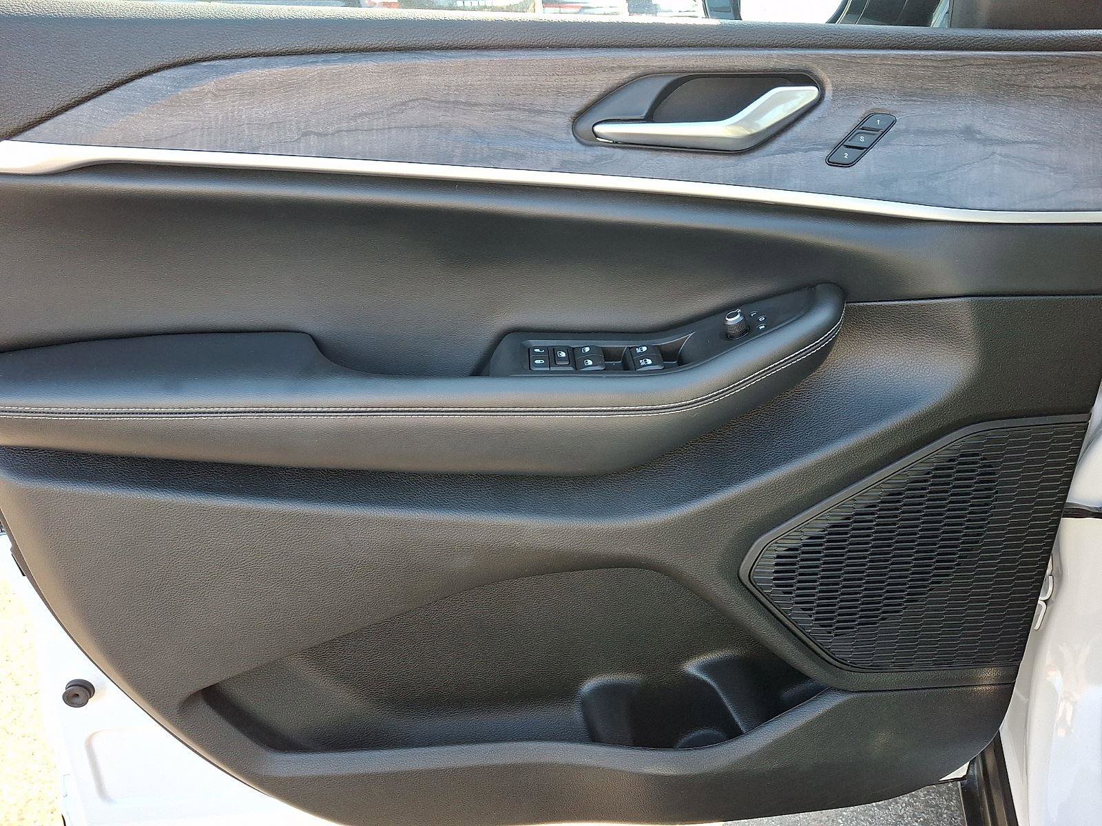 Certified 2023 Jeep Grand Cherokee Limited AWD/4WD image 13