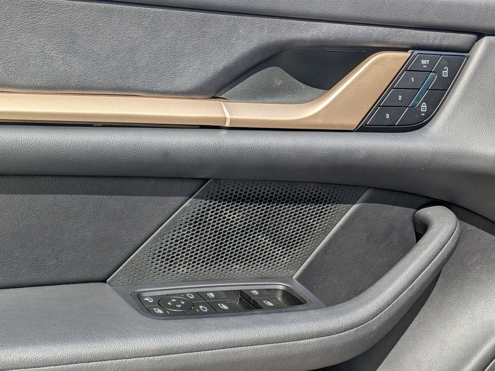 New 2025 Porsche Taycan 4S image 15