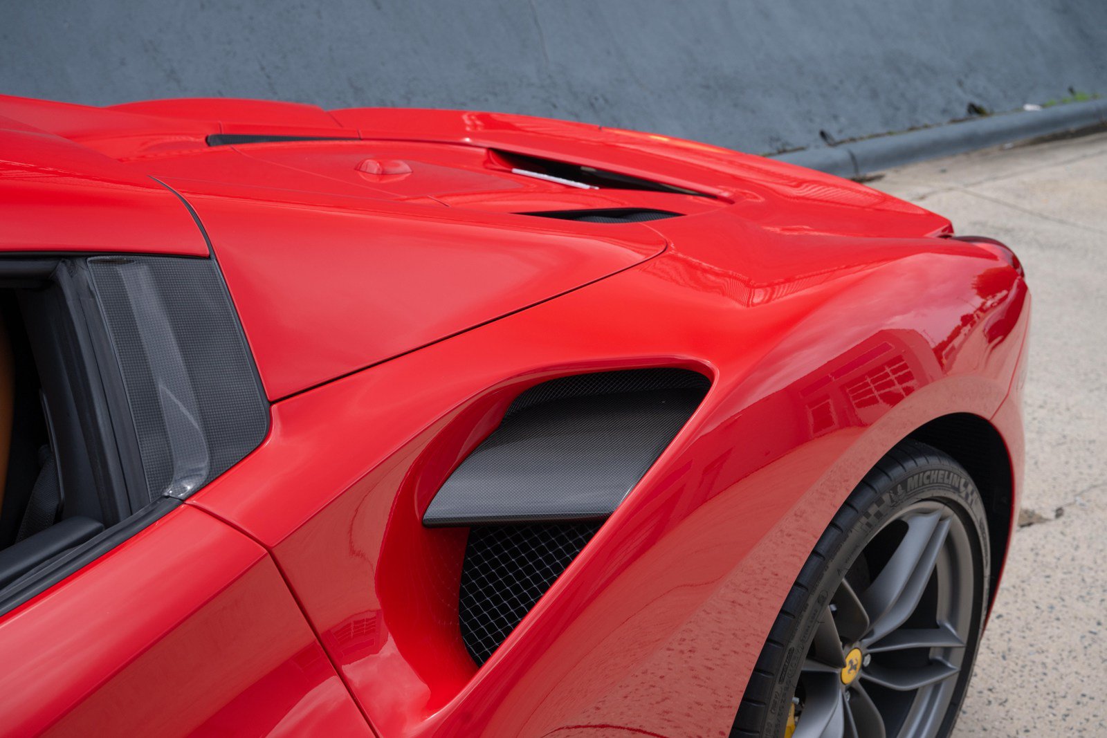 Used 2018 Ferrari 488 Spider RWD image 18