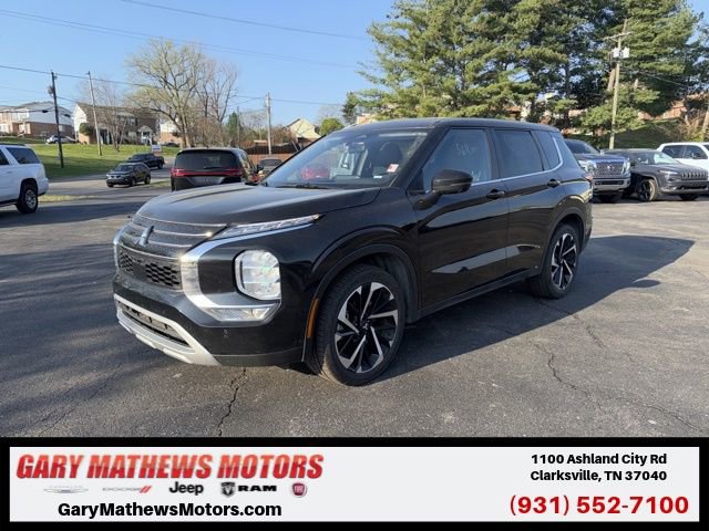 Used 2024 Mitsubishi Outlander SE image 1