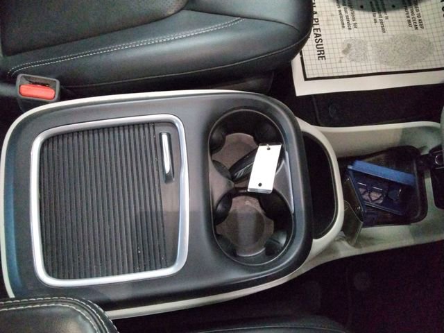 Used 2024 Chrysler Pacifica Touring-L image 11