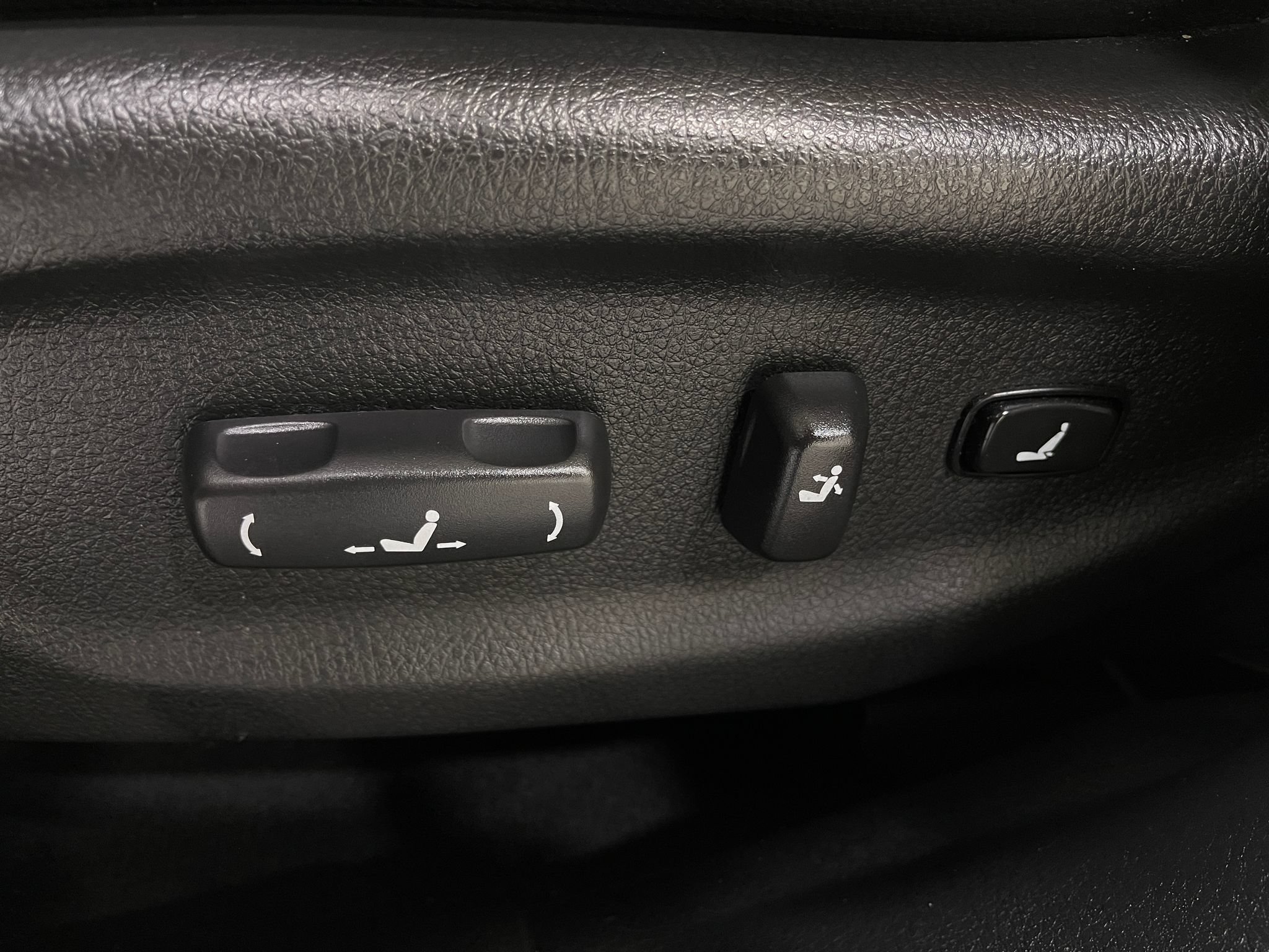 Used 2014 Kia Sorento SX w/ 3rd Row Package AWD/4WD image 16