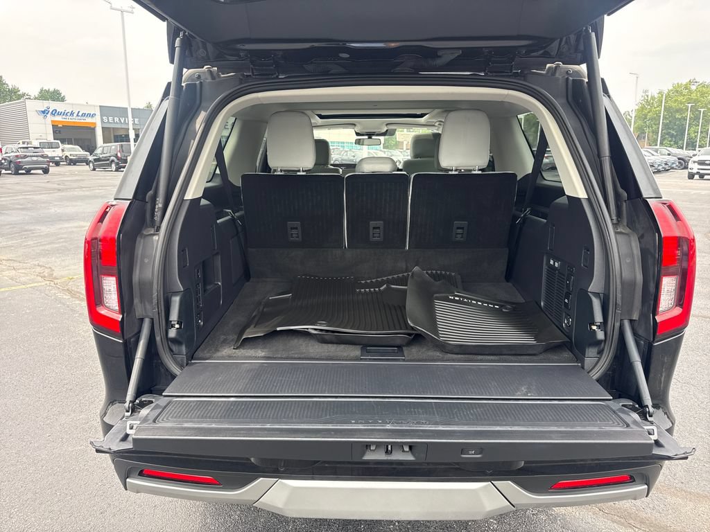 Used 2025 Ford Expedition Max Platinum w/ Platinum Ultimate Package AWD/4WD image 13