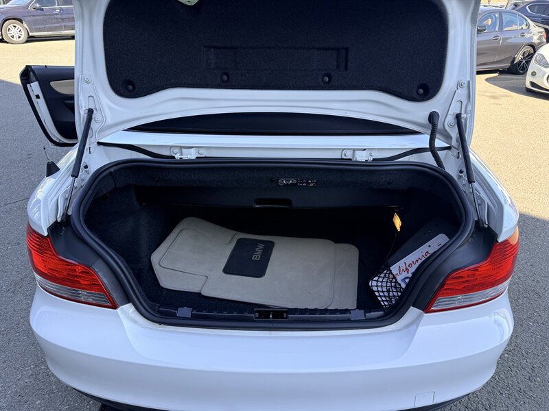 Used 2011 BMW 135i Convertible RWD image 26