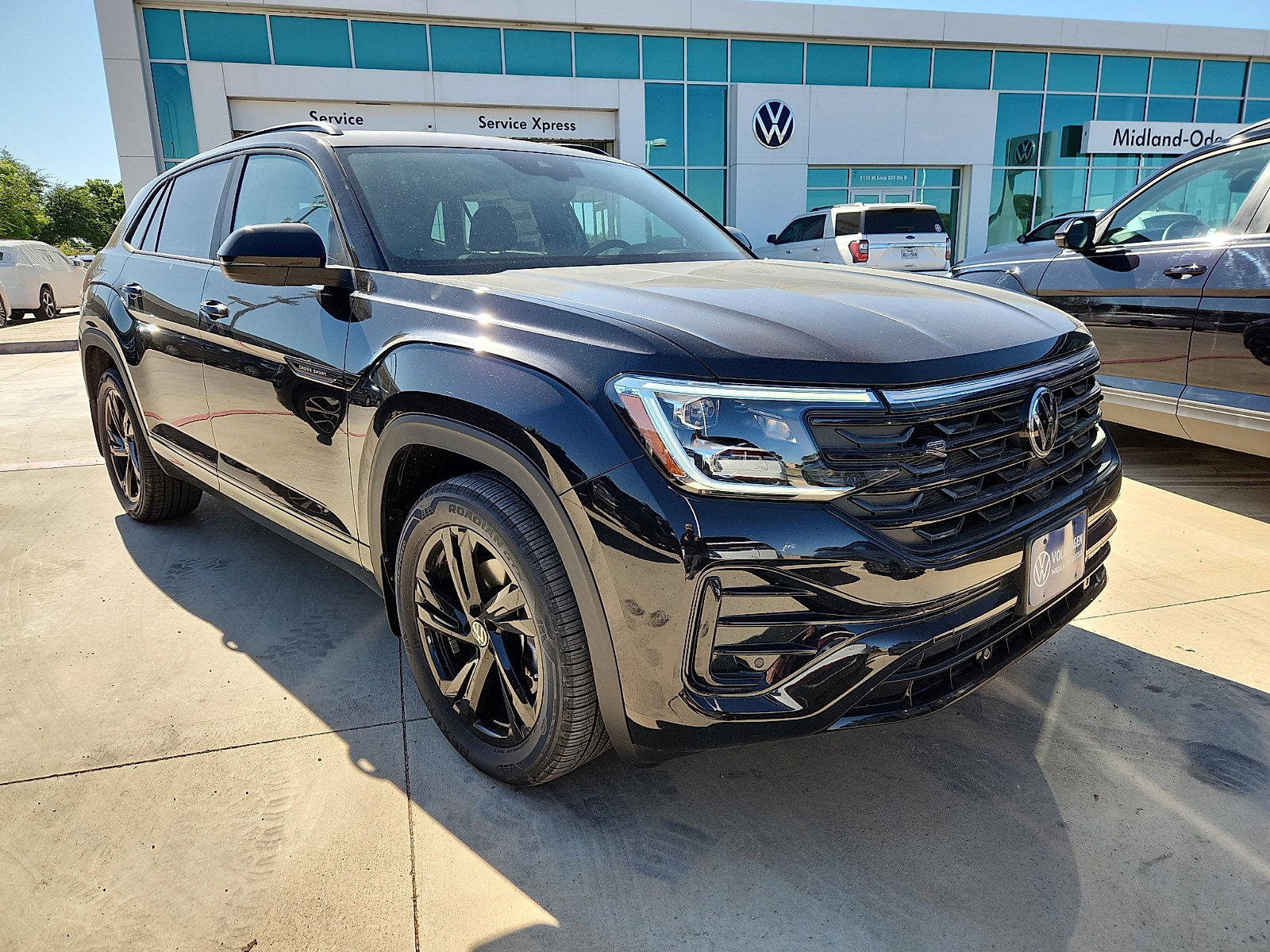 New 2026 Volkswagen Atlas Cross Sport SEL R-Line AWD/4WD image 1