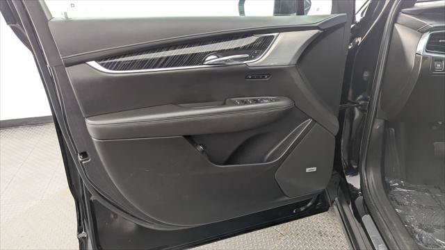 Used 2025 Cadillac XT6 Premium Luxury FWD image 13