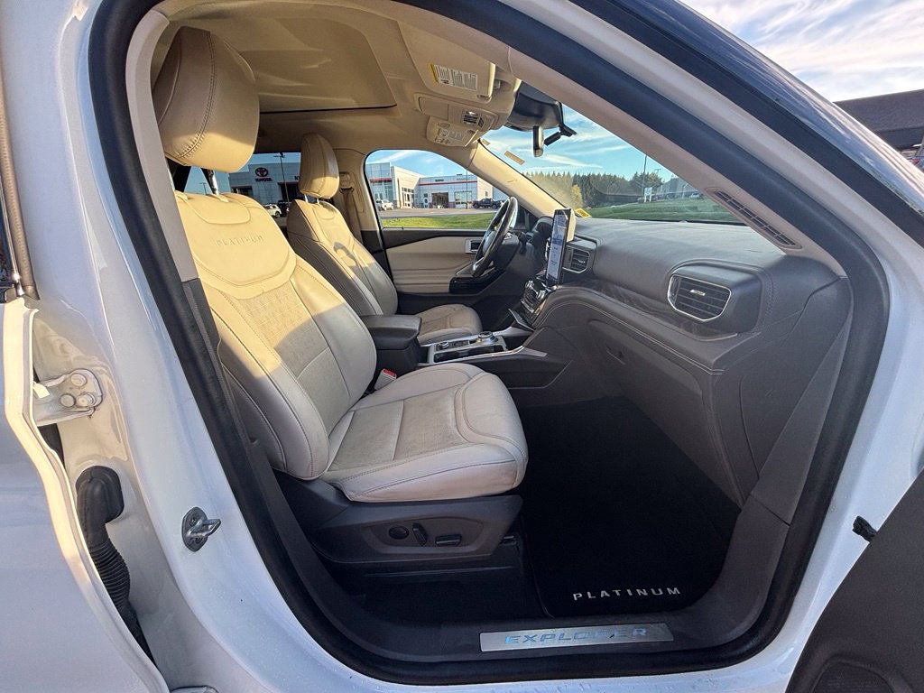 Certified 2022 Ford Explorer Platinum w/ Equipment Group 601A AWD/4WD image 36