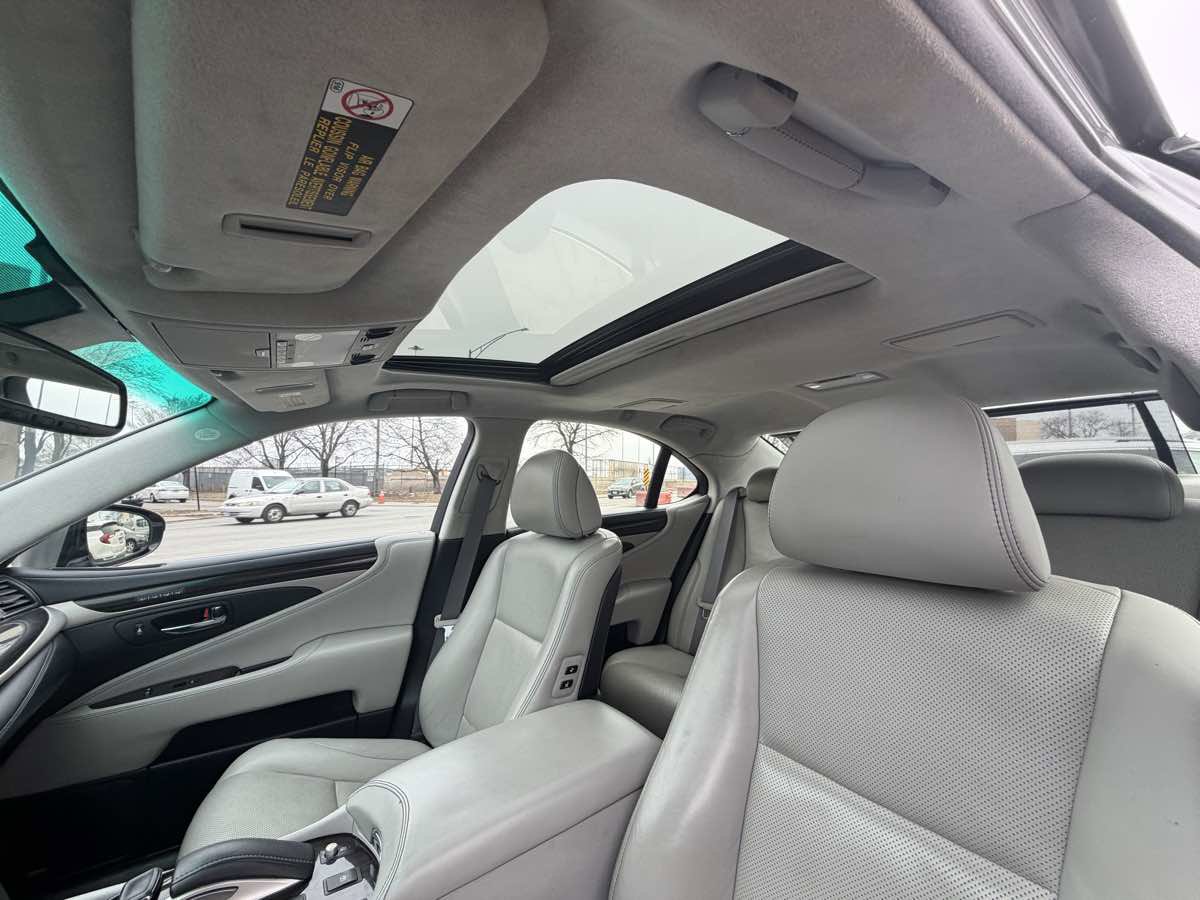 Used 2016 Lexus LS 460 AWD image 39