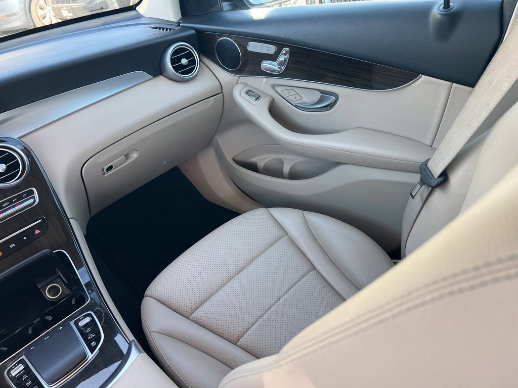 Used 2021 Mercedes-Benz GLC 300 4MATIC image 11