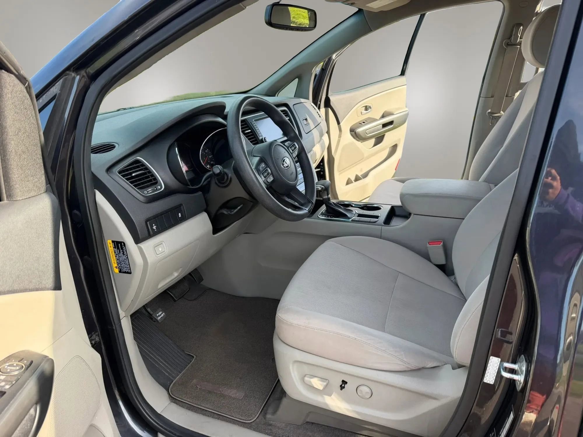Used 2019 Kia Sedona LX image 13