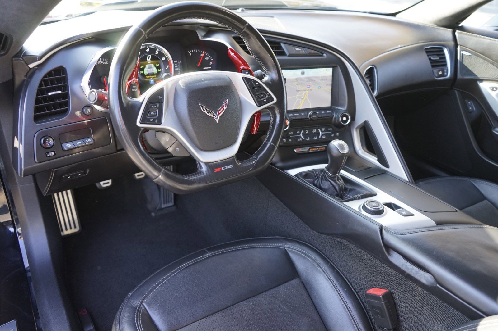 Used 2015 Chevrolet Corvette Z06 w/ 3LZ Preferred Equipment Group image 13