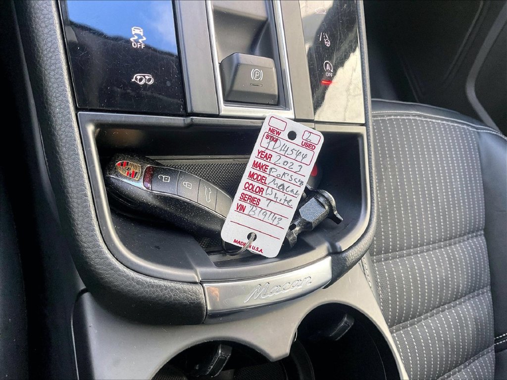 Certified 2023 Porsche Macan Turbo AWD/4WD image 16