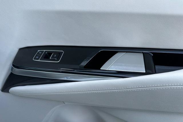 New 2026 Cadillac Escalade ESV Platinum Sport w/ LPO, ONYX Package image 21