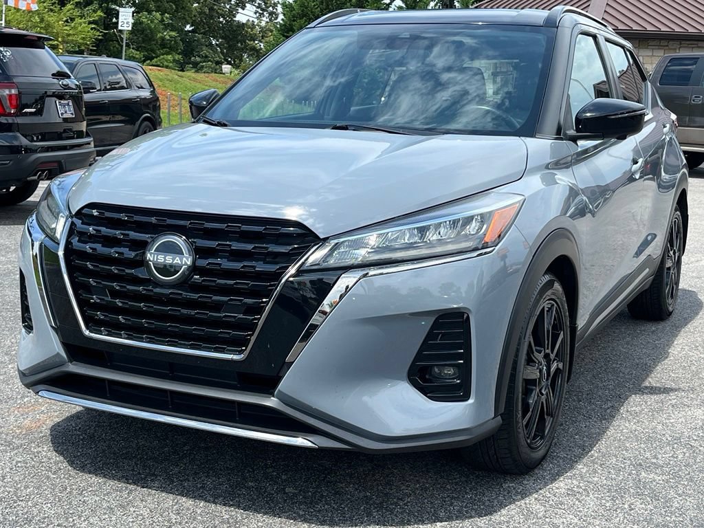 Used 2023 Nissan Kicks SR w/ SR Premium Package FWD image 4