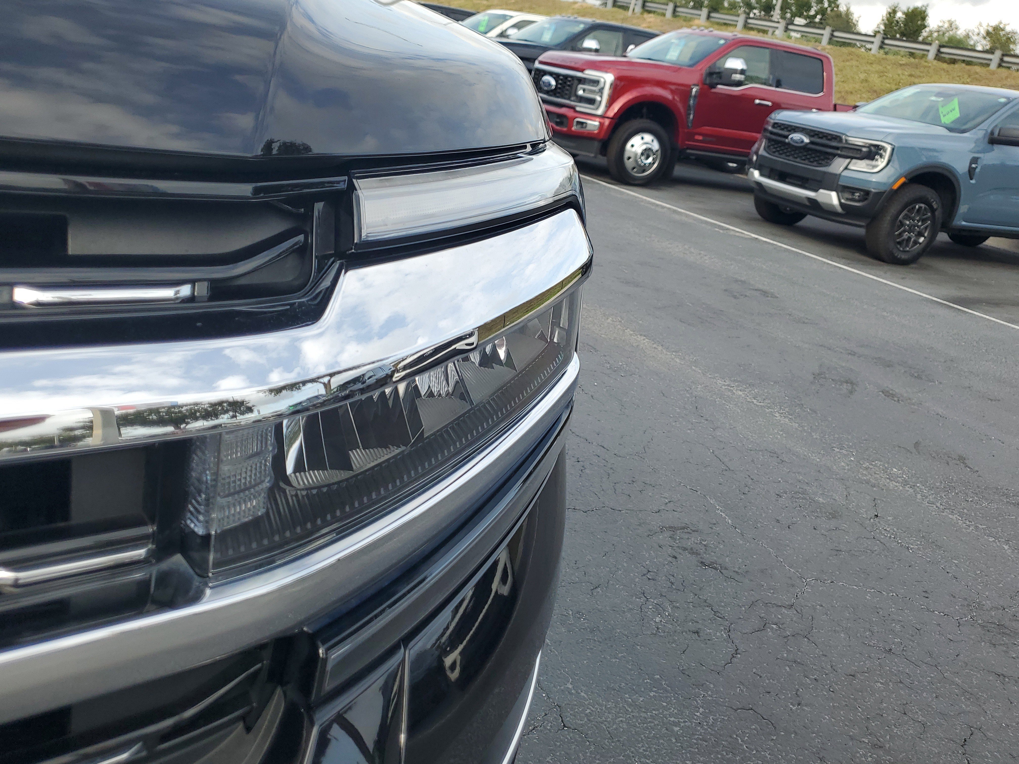 Used 2024 Ford Expedition Limited image 3