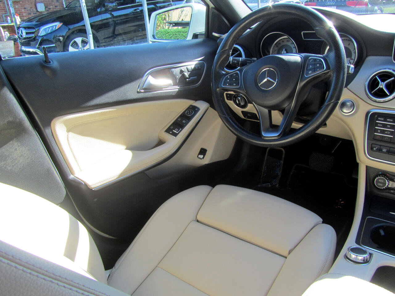 Used 2017 Mercedes-Benz GLA 250 4MATIC w/ Premium Package image 12